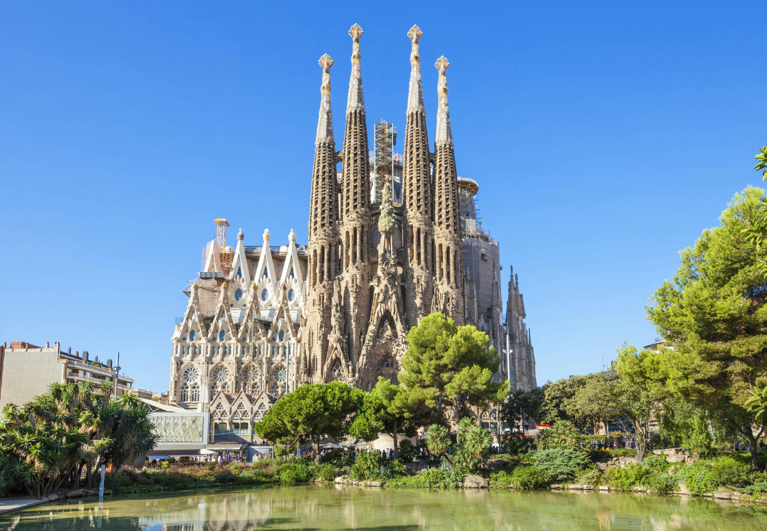 La Sagrada Familia katedralen: LA SAGRADA FAMILIA